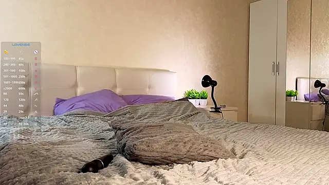 La_L_U_N_E live sex cam