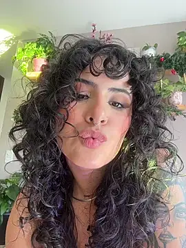 SugarTroubl33 live sex cam