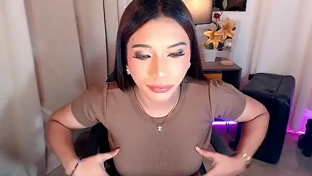 HeavenlyHugeCock live sex cam