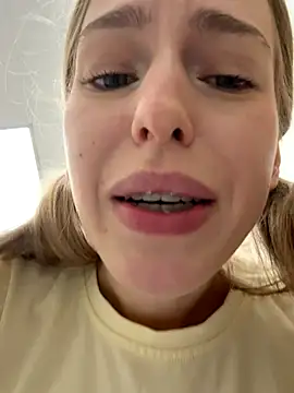 kira_mia live sex cam