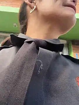 Alysson-- live sex cam