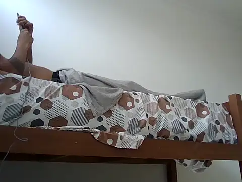 JUNINHOLEKEJR live sex cam