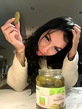 BELLABLACKXUK live sex cam