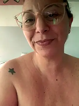 LupitaHaze live sex cam