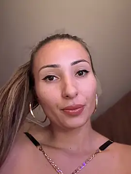 LetsFunKARINA live sex cam