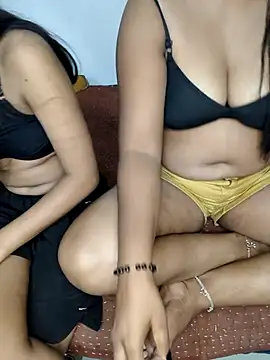 Unique_MomandDaughterrs live sex cam