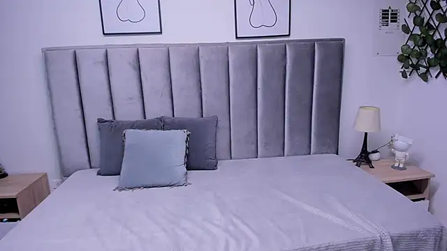 Kyra_Right live sex cam