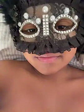 Bella_Luna18 live sex cam