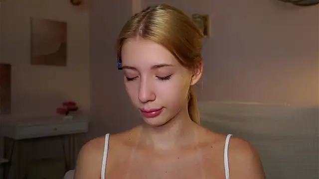 SunnivaCovil live sex cam