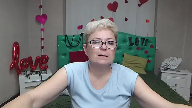 EmiliaGree live sex cam