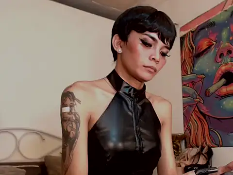 TsLauraLove live sex cam