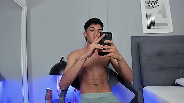 Tylerffoxx live sex cam