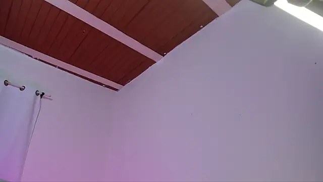 yourlatina_emely live sex cam