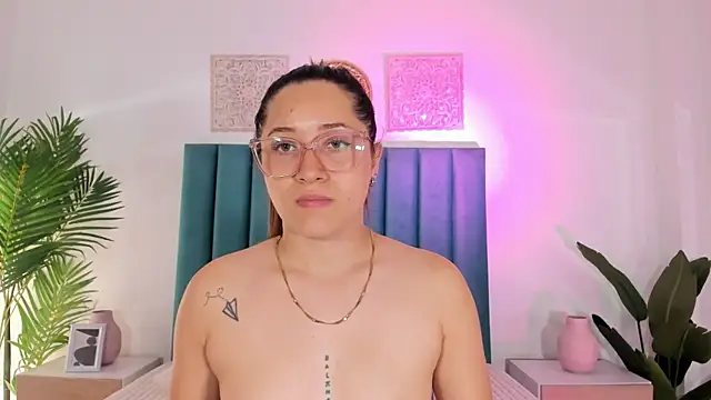 LeiahBlonde live sex cam