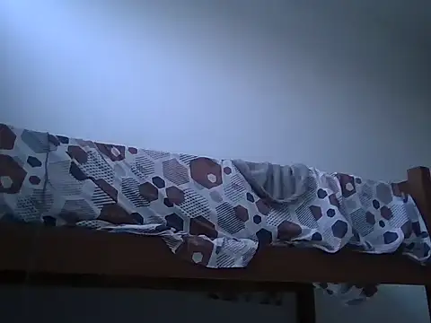 JUNINHOLEKEJR live sex cam