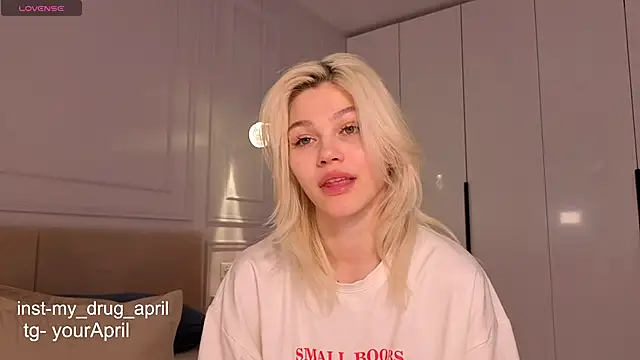 MyApril live sex cam