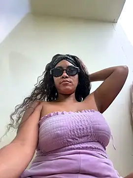 LuckyKhloe live sex cam