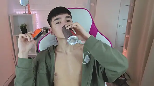 YamiTwink live sex cam