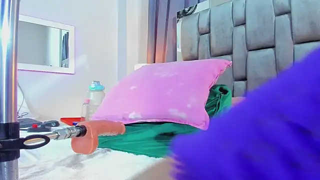 Antonellahorny69 live sex cam