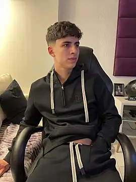 AdrianRinaldi live sex cam