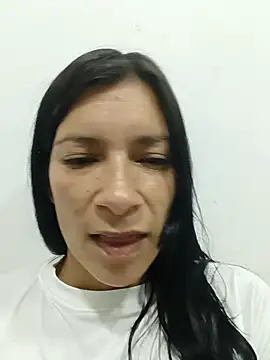 kim_lebanon live sex cam