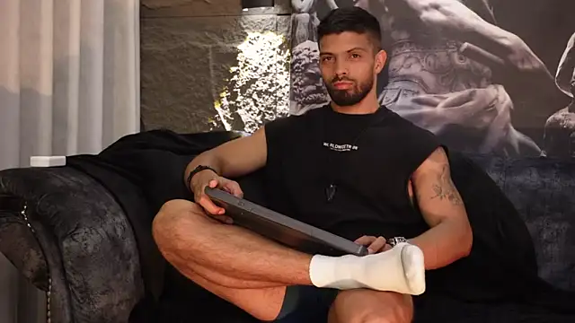 DannSaenz live sex cam