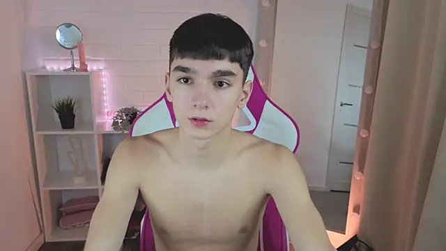 YamiTwink live sex cam