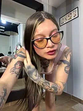 KoraSweett live sex cam