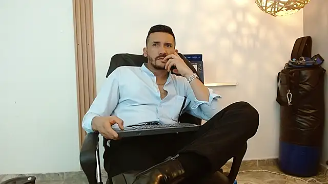 Reiko_85_ live sex cam