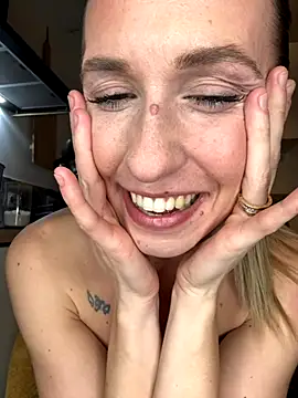 lola_tentatiion live sex cam