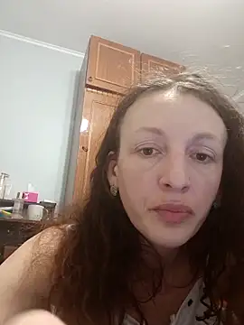 AlisKiv live sex cam