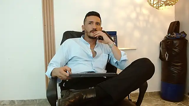 Reiko_85_ live sex cam