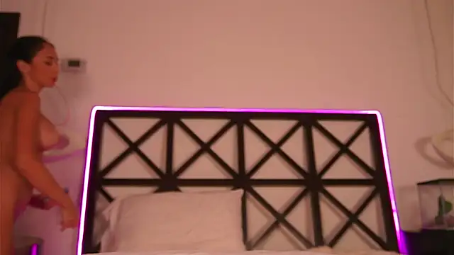 LunaMystyque live sex cam