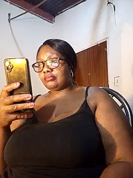 YELLOW_BONE live sex cam