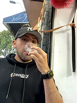 JuanZapata33 live sex cam