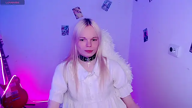 Emily_Nyaffee live sex cam