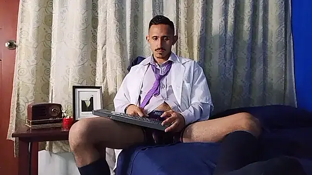 HomeAloneK live sex cam