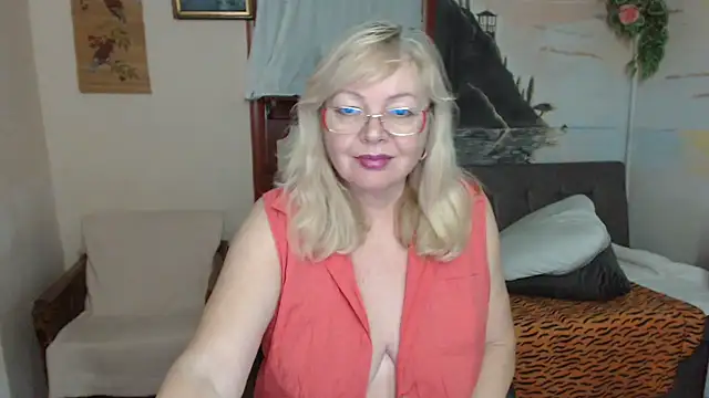 EvelynLoveShy live sex cam