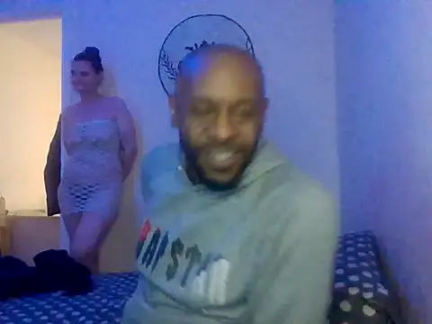 CuzzyB69 live sex cam