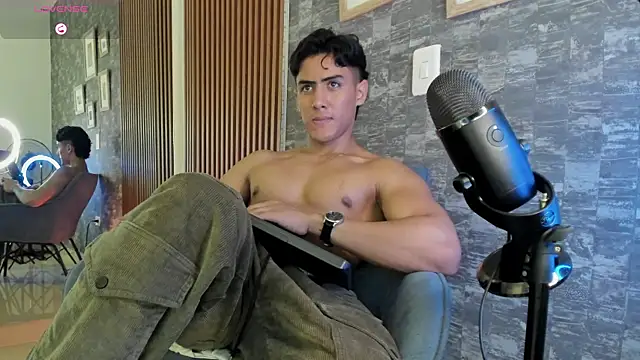 Taylercross live sex cam