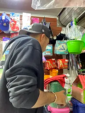 JuanZapata33 live sex cam