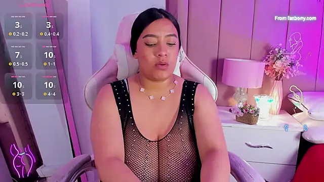 MollyBigBoobs12 live sex cam