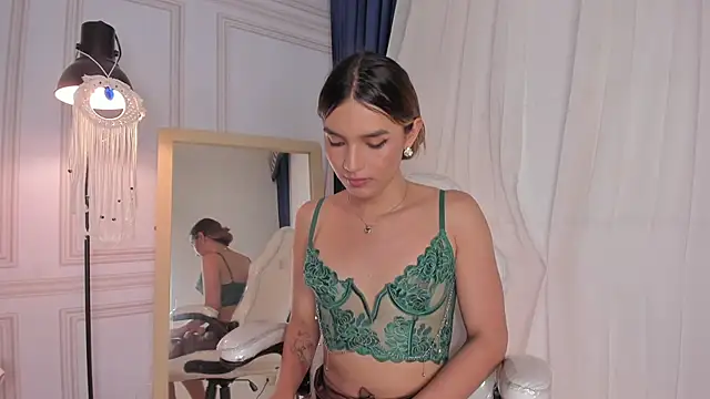 Doll_Isa_ live sex cam