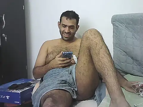 AlphaLatinoBear live sex cam