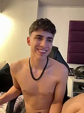 AdrianRinaldi live sex cam