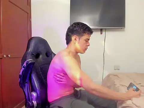 Lucian_Gomez_ live sex cam