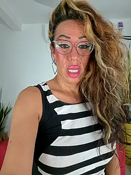 YOURSDEBORA live sex cam
