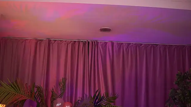 ZenyaNoir live sex cam