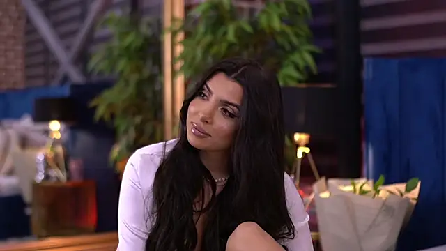 NicoleCellini live sex cam