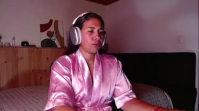 IVONNE_COLLINS33 live sex cam